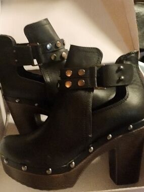 Nature Breeze Black Studded Cutout Platform Heels